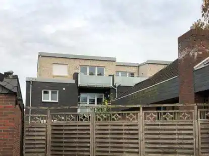 Inner&ouml;rtliche Verdichtung (Symbolbild): Wenn Mehrfamilienh&auml;user in alten Wohnsiedlungen neben Ein- und Zweifamilienh&auml;user entstehen, gibt es oft Probleme. In der Gemeinde Apen regelt das Dichtekonzept nun eine nachbarschaftsvertr&auml;gliche Bebauung.