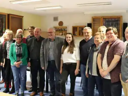 Ex-B&uuml;rgermeister Carsten Seyfarth (Mitte) ist Erster Vorsitzender des neuen gro&szlig;en SPD-Ortsvereins Nordenham.