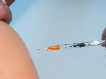 Eine Impfaktion bietet das Team der Johanniter Unfallhilfe im Dezember im B&uuml;rgerhaus Sandfeld an.