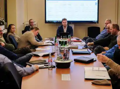 Der neue Haushaltsplan bot Anlass f&uuml;r Diskussionen im Ausschuss f&uuml;r Innere Dienste, der von Jannik Buchholz (CDU/Mitte) geleitet wird.