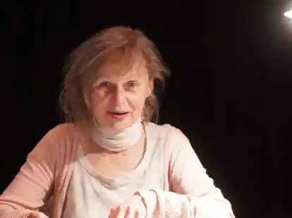 Ulrike Migdal las in Wildeshausen aus ihrem Buch &uuml;ber die j&uuml;dische Lyrikerin Ilse Weber.