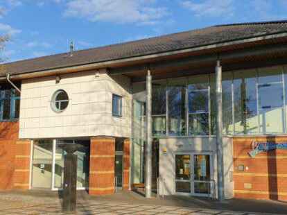 Sch&uuml;ler des Abiturjahrgangs am Dietrich-Bonhoeffer-Gymnasium in Ahlhorn pr&auml;sentieren Zw&ouml;lftkl&auml;sslern ihre Seminarfacharbeiten.