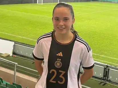 Der erste Einsatz im DFB-Trikot: Die Harpstedterin Lotta Drews spielte mit den deutschen U-16-Juniorinnen in M&uuml;nster gegen Norwegen.