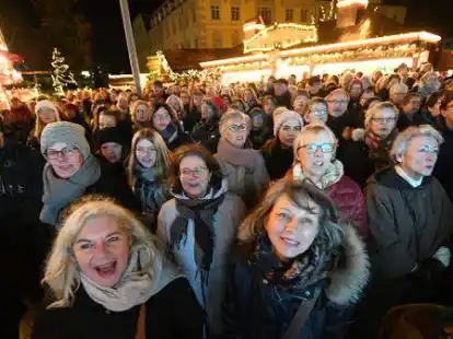Der gr&ouml;&szlig;te Weihnachtschor Oldenburgs singt wieder: In diesem Jahr findet das Rudelsingen auf dem Lambertimarkt statt.