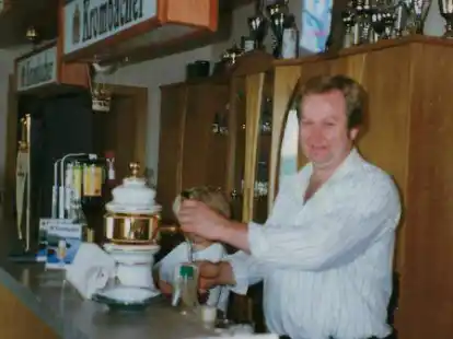 Heinrich Ronnebaum nach der &Uuml;bernahme der Gastwirtschaft im Jahre 1997.