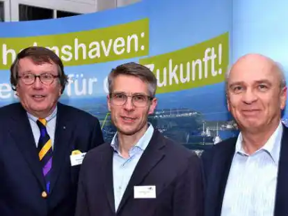 Auf dem Foto v.l.: John H Niemann (Pr&auml;sident WHV e. V), Dr. Christian Janzen (Uniper) und Ullrich Schilling (Gesch&auml;ftsstellenleiter WHV e. V).