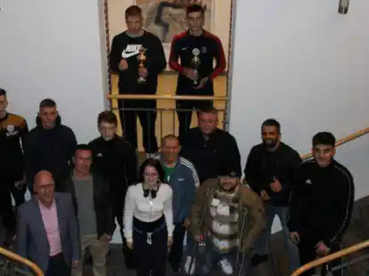 Die Crew vom FuS Cloppenburg mit Cloppenburgs B&uuml;rgermeister Neidhard Varnhorn (vorne, links)