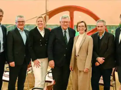 Neuer und alter UGO-Vorstand (v.l.): Andreas Bloemenkamp, Oliver Thomsen, Svea von Mende, Werner Brinker, Wiebke Schneidewind, Reinhard Schenke und Marcel Schmidt