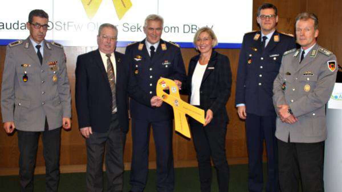 15 Jahre Kreisverbindungskommando Ammerland Die Verbindung zwischen