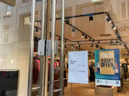 T&uuml;r zu, Gesch&auml;ft offen: Oldenburger H&auml;ndler sparen Energie.