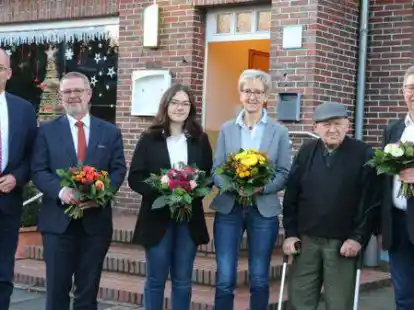 Ehrenamtliches Engagement wird ausgezeichnet (von links) B&uuml;rgermeister Lars Krause ehrte Siegfried Chmielewski, Julia Ha&szlig;, Ingeburg Decker, Hans-Hermann K&ouml;ster und Hartmut B&ouml;hmann.