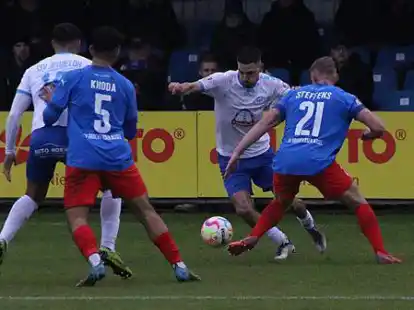 Viel Offensivdrang: Marcel Gottschling (am Ball) und seine Jeddeloher zeigten gegen den SV Drochtersen/Assel eines der besseren 0:0-Spiele.
