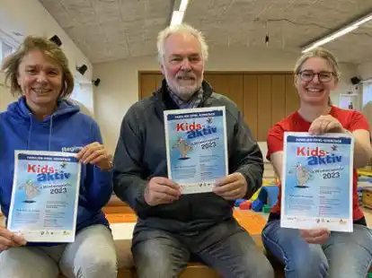 Es geht weiter mit Kids Aktiv (von links): Regine Walter (BTB), Frank Zechner (Koordinator Kids Aktiv) und Gabi Vo&szlig;mann (TuS Bloherfelde) freuen sich.