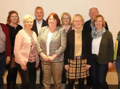 Der Vorstand des S&auml;ngerbundes und des Frauenchores Ramsloh freuen sich auf das 88. Chorfest (von links): Alfons Heese, Anne Wittke, Helena K&ouml;sters, Wilhelm Fleming, Christa Beermann, Karin Henken, Margret Apke-Jauernig, Heinz Winkler, Maria Helmers und Theresia Cordes.