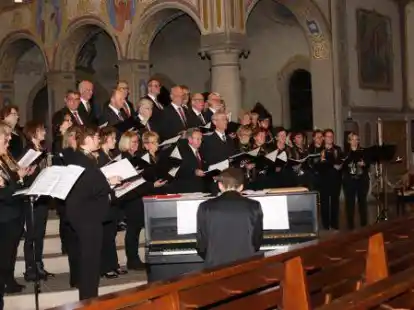Der Gemischte Chor B&ouml;sel l&auml;dt nach der Corona-Pause wieder zum festlichen Adventskonzert in die St.-C&auml;cilia-Kirche B&ouml;sel ein.