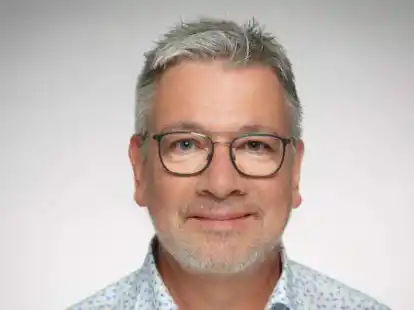 H&auml;lt einen Vortrag &uuml;ber Mimik: Thorsten Arhelger.