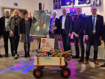 Ehrungen und Gewinner beim SV Marka Ellerbrock (von links): Heiner Hachm&ouml;ller (1. Vorsitzender), Willi Oldemanns, Nadine Huntemann, Heike Barlage, Brigitte Hachm&ouml;ller, Reinhold Bley, Joachim Lammers, Klaus Barlage, Holger Szczepanski (2. Vorsitzender)