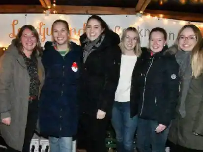 Beim Nikolausmarkt in Gro&szlig;enkneten: Gute Stimmung herrschte am Stand der Landjugend.