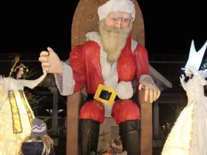 Ein echter Hingucker: Wie bei diesem Lichterabend vor f&uuml;nf Jahren treten auch in diesem Jahr wieder Stelzenl&auml;ufer in imposanten Kost&uuml;men auf.