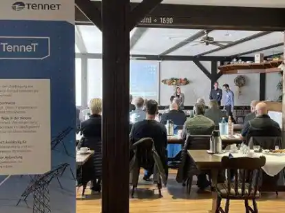 Tennet-Vertreter informierten betroffene B&uuml;rger im Landhaus Diekmannshausen.