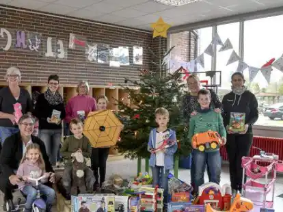 Grundsch&uuml;ler spenden an das Soziale Kaufhaus.