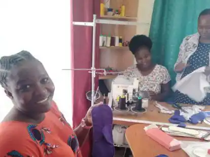 Hilfe zur Selbsthilfe: In einem vom Verein Little Angel organisierten N&auml;hkurs, haben die Frauen  waschbare Monatshygiene produziert.