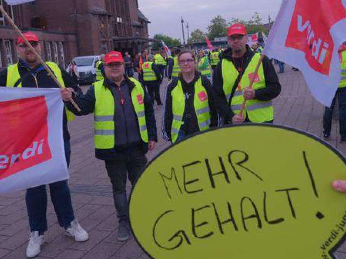 Neuer Tarifvertrag Bei Der VWG: Busfahrer In Oldenburg Werden Vorerst ...