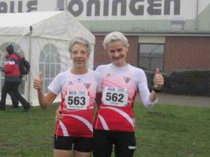 Rundum zufrieden mit ihrem Abschneiden bei der Cross-DM in L&ouml;ningen: Marlen Webersinke (links) und Ulrike Held vom Vareler TB