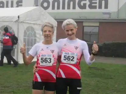 Rundum zufrieden mit ihrem Abschneiden bei der Cross-DM in L&ouml;ningen: Marlen Webersinke (links) und Ulrike Held vom Vareler TB