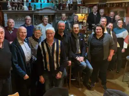 Diskutierten aktuelle Themen rund um die Gemeinde Apen: die Bezirksvorsteher und Ortsvereinsvorsitzenden Apens, B&uuml;rgermeister Matthias Huber, stellvertretende B&uuml;rgermeisterin Thalke Ehlers, Hartmut Orth und Hans-J&uuml;rgen Janssen.