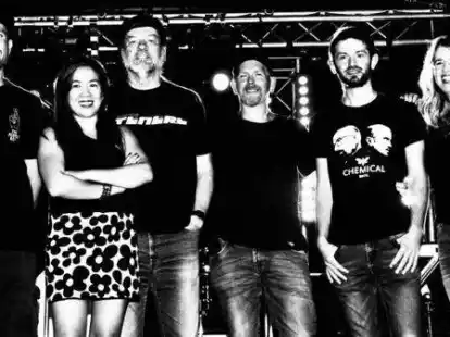 Zur Gruppe HoBaR geh&ouml;ren (von links): Sebastian Kortmann (Schlagzeug), Jhennie Manzke (Gesang), Rainer Voskamp (Gitarre), Stephan Scharps (Keyboard), Kelvin Buss (Bass) und Maren Boekhoff (Gesang).