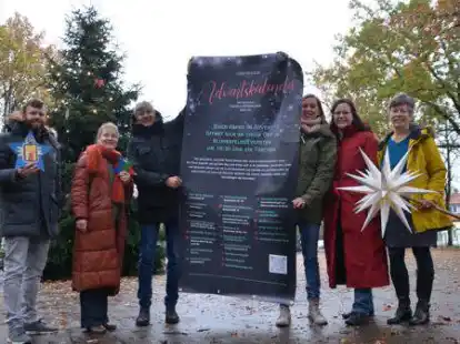 Freuen sich auf den Lebendigen Adventskalender in Bloherfelde und Eversten: Pastor Martin Dammann (Freie evangelische Gemeinde Oldenburg), Pastorin D&ouml;rte Kramer (St. Ansgar), Pastoralreferent Werner Bieberstein (St. Willehad), Pastorin Nele Schomakers (Gesamtkirchengemeinde Eversten), Pfarrerin Sonja Brockmann (Nikolaikirche) und Pastorin Karin Kaschlun (Ev.-luth. Kirchengemeinde Bloherfelde)