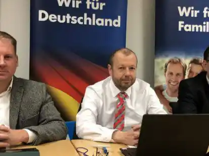 Wollen die Sondersitzung des Parlaments f&uuml;r diverse Antr&auml;ge nutzen (v.li.): AfD-Haushaltsexperte Peer Lilienthal, Fraktionschef Stefan Marzischewski und der Parlamentarische Gesch&auml;ftsf&uuml;hrer Klaus Wichmann