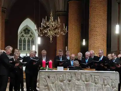 Auch in diesem Jahr &uuml;berzeugten die stimmgewaltigen S&auml;nger des M&auml;nnergesangvereins Lastrup beim kirchenmusikalischen Abend mit &bdquo;Die Zeit der Weihnacht&ldquo;.