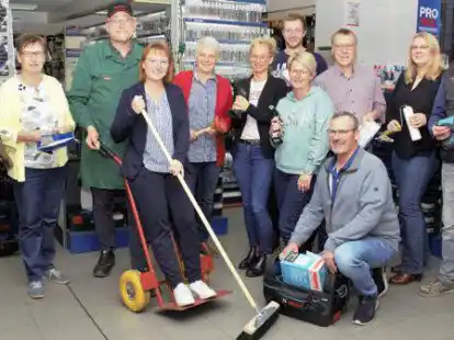 Freuen sich auf die bevorstehende Theatersaison: Die Schauspielerinnen und Schauspieler der Speelkoppel D&uuml;ngstrup zeigen im Januar das St&uuml;ck &bdquo;Hartmann mokt dat&ldquo;.