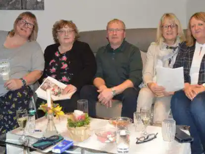 Haben &uuml;ber mehrere Monate ein Treffen ihres Bookholzberger Schuljahrgangs organisiert (von links): Insa Stopinsek (Paradies), Wilfriede Meyer, Hans-Gerd Eilers, Sabine Fokken und Linda Schmidt.