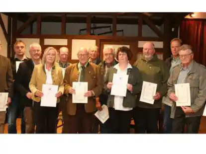 Ehrungen mit Hegeringsleiter Wilhelm Diekmann (links)