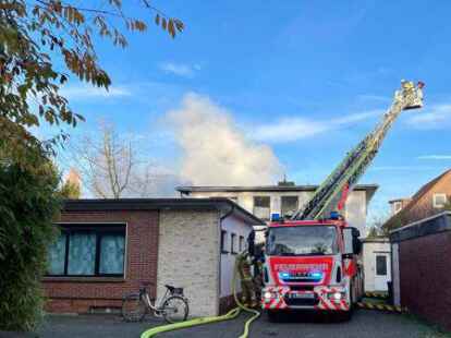 Das Feuer brach am Sonntag in der Stra&szlig;e Am Babenend aus.