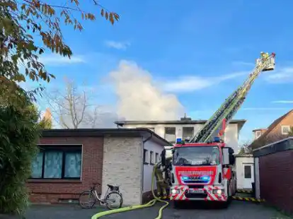Das Feuer brach am Sonntag in der Stra&szlig;e Am Babenend aus.