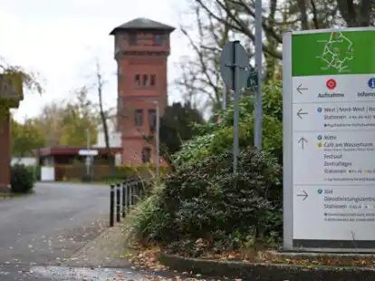 Der verurteilte M&ouml;rder der elfj&auml;hrigen Lena aus Emden soll im Ma&szlig;regelvollzug eine Frau vergewaltigt und eine weitere sexuell gen&ouml;tigt zu haben. Jetzt meldete sich die Mutter eines Opfers zu Wort.