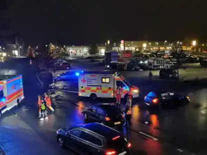 Zwei Kleinwagen sind auf der Kreuzung Am Alten Hafen/Am Hafen in Friesoythe zusammengesto&szlig;en.