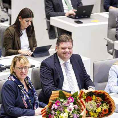 Geh&ouml;ren zu den f&uuml;nf neuen Vizepr&auml;sidenten im Nieders&auml;chsischen Landtag: Barbara Otte-Kinast (CDU, vorne links) und Jens Nacke (CDU, daneben)