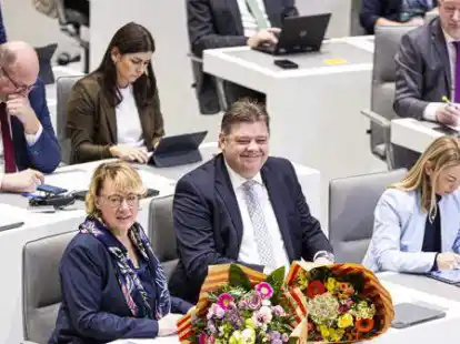 Geh&ouml;ren zu den f&uuml;nf neuen Vizepr&auml;sidenten im Nieders&auml;chsischen Landtag: Barbara Otte-Kinast (CDU, vorne links) und Jens Nacke (CDU, daneben)