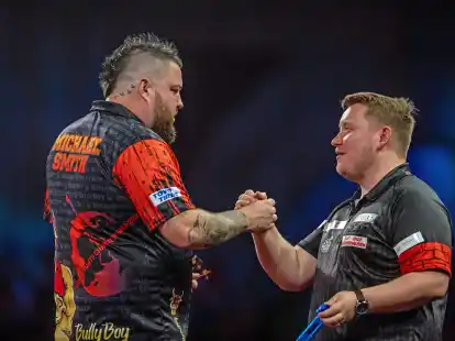 F&uuml;r Martin Schindler (r) war es ein bitteres Aus gegen Michael Smith.