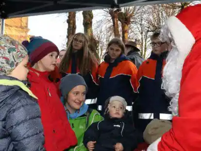 Der Nikolaus schaut dieses Jahr wieder auf dem Harpstedter Weihnachtsmarkt vor der Christuskirche vorbei.