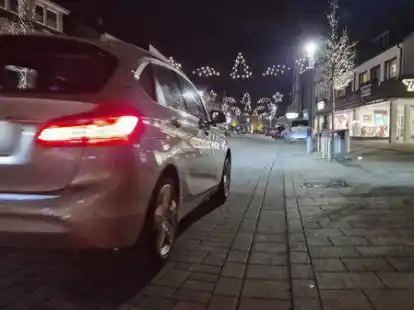 In der sanierten Innenstadt von Friesoythe beklagen die Anwohner ein Problem mit Auto-Posern und Rasern.