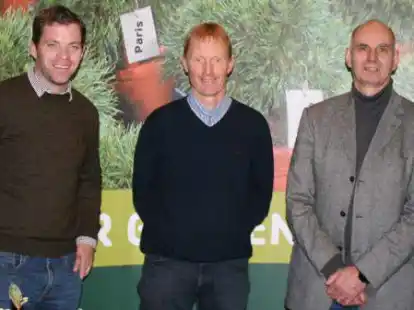 Bilden gemeinsam mit Gitta Ro&szlig;kamp den neuen Vorstand des Landesverbandes: Ocko Martens (von links), Holger Wilken, und Wilhelm Kruse.