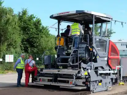 Der Wardenburger Hersteller von Stra&szlig;enfertigern dynapac plant an seinem Stammsitz eine neues Kundenzentrum, um Trainings an den eigenen Maschinen anzubieten.
