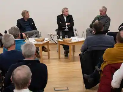 Auf dem Podium (v.l.): Dr. Marc R&ouml;bel, Prof. Dr. Thomas Gro&szlig;b&ouml;lting, Weihbischof Wilfried Theising, Bernd Theilmann und Dr. Hans J&uuml;rgen Hilling