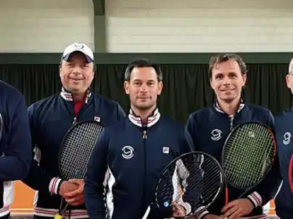 Meister in der Verbandsliga: die Tennis-Herren 40 des Wardenburger TC mit Lars Sonnenberg (von links), Ferdinand Diekmann, Matthias Ko&szlig;, Lars Schlinker und Andreas Thole